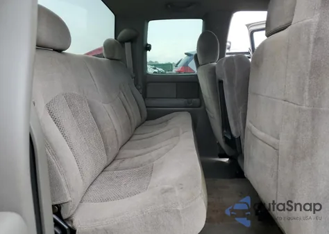 2000 Chevrolet Silverado C1500 z USA, uszkodzony, nr VIN 2GCEC19T3Y1246413